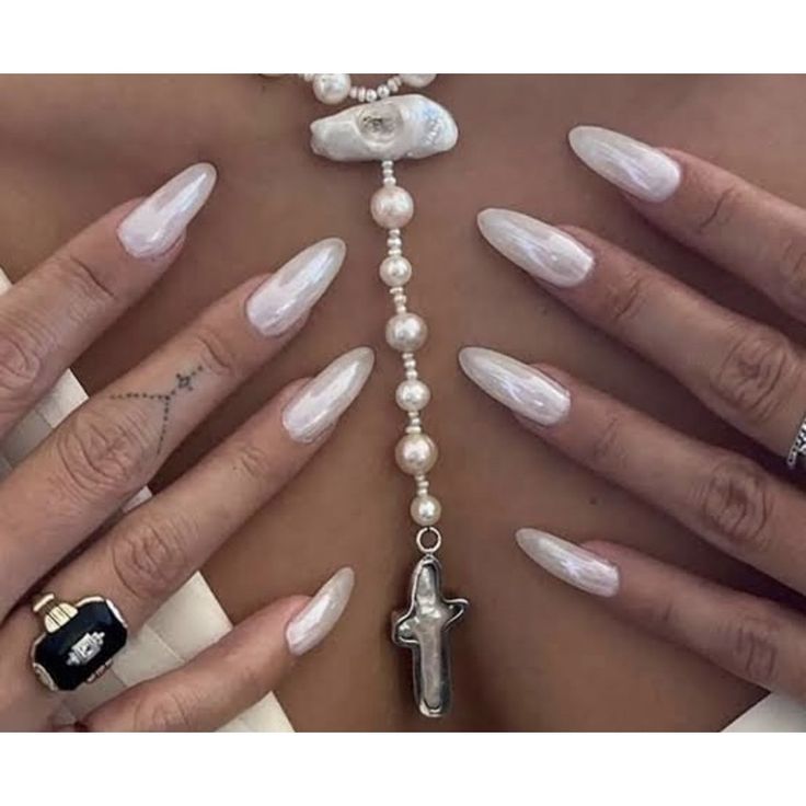 16 pcs each design (You can upgrade to 24 nails) No need to send measurements.  Available in: Short • Medium • Semi Long • Long  Inclusion:  - alcohol pad - nail file - cuticle stick - nail glue - handpainted with Gel Polish - reusable (depending on your lifestyle)  - lasts up to 2-3 weeks Doughnut Nails, Hailey Bieber Nails, Bieber Nails, Kutek Disney, Unghie Sfumate, Nagellack Trends, Chrome Nails Designs, Celebrity Nails, Glazed Donut