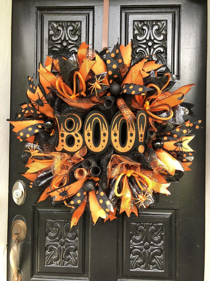 a halloween wreath with the word boo on it