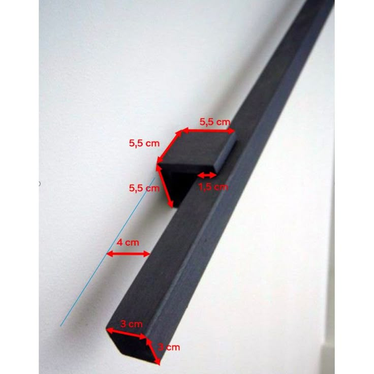 an image of a door handle with measurements for the length and width in front of it