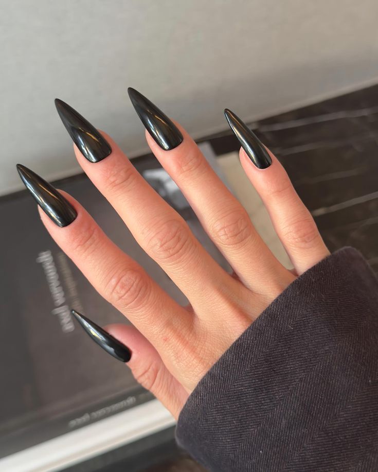 🖤 Obsidian 🖤 For Halloween and beyond! Can’t go wrong with a classic ultra glossy black 🖤 Guinea Bissau, In Design, Extra Long, Hand Painted, Nails, Design