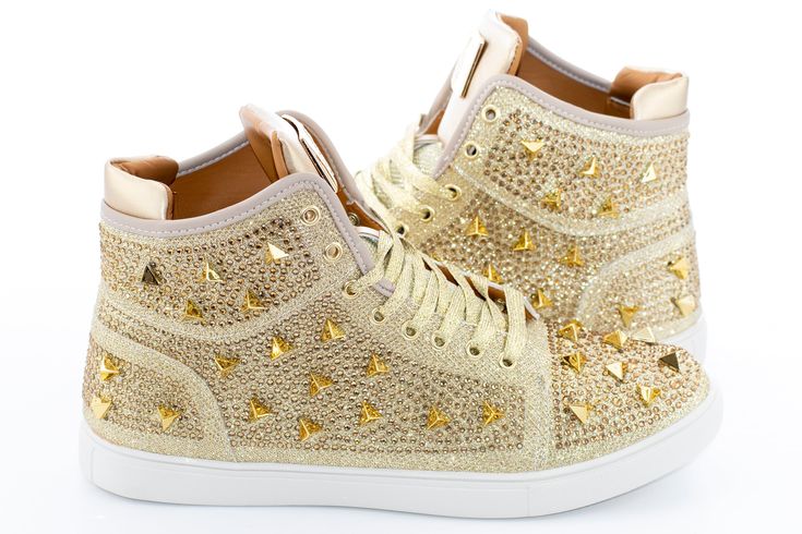 This white high-top with glitter sides and golden Spiked toes are edgy and fashionable whether you pair it with a solid color suit or a pair of jeans and a jacket. Golden Spike, Men's High Top Sneakers, Pretty Shoes Sneakers, White High Tops, Designer Streetwear, Mens High Tops, Pretty Shoes, Wedge Sneaker, High Top