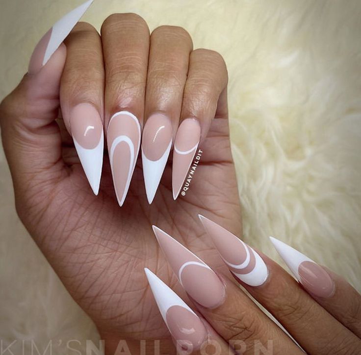 White French Acrylic Nails, Stiletto Nails French, Nails Negative Space, Bb Nails, French Stiletto Nails, Event Nails, Nails White French, White Stiletto Nails, Graffiti Nails