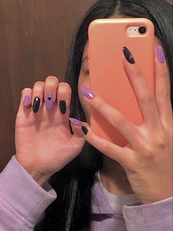 Purple Nail Simple, Black Nails Purple Tips, Purple Nails Simple Design, Nail Inspo Purple And Black, Purple Nail Polish Ideas, Purple Black Nails Designs, Black Purple Nail Designs, Black And Purple Short Nails, Light Purple And Black Nails