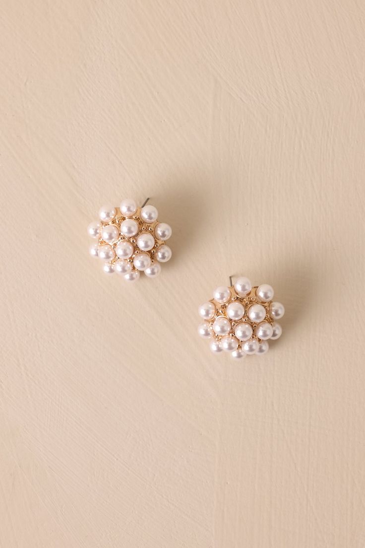 Add some elegance to your look with  Hello Gorgeous Ivory Pearl Cluster Earrings! Perfect for any occasion, these earrings will make you feel like a true stunner in seconds. Plus, who doesn't love a little extra shimmer and shine? Get ready to turn heads with these these pearl cluster earrings! These earrings feature gold hardware, faux ivory pearl clusters, a dome-like shape, and secure post backings.  Earrings Measure 1.5" in Diameter  Imported Pearl Cluster Earrings, Preppy Girls, Going Out Looks, Corporate Chic, Rush Dresses, Fall Staples, Shimmer And Shine, Cardigan Crop, Pearl Cluster