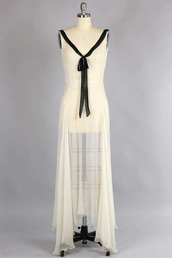 Star Gown, Style Année 20, 1930's Dresses, Vintage Fashion 1930s, 1930 Fashion, Sheer Gown, 30s Fashion, Vintage Gowns, 1930s Fashion