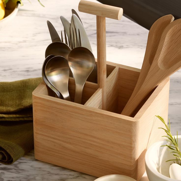 wooden utensils and spoons are in a holder