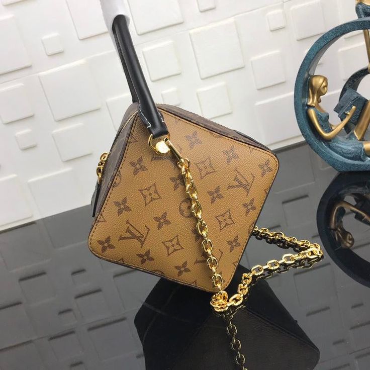 ADC Fashion Lu-Vi bags - 1033 A+ Excellent Quality copies; Contact us if you've any questions in your mind. Lv Bags, Lv Bag, Bags Shoes, New Handbags, Designer Bags, Wallet Case, Louis Vuitton Bag, Luxury Bags, Limited Time