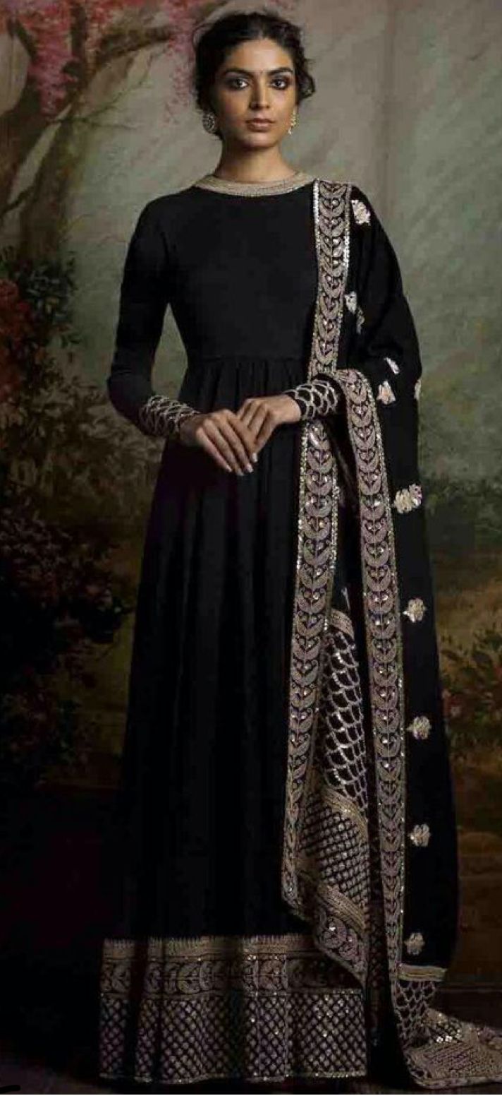 Mana Ke Hum Yaar Nahi, Salwar Aesthetic, Black Indian Gown, Suit Designs Anarkali, Anarkali Suit Designs, Black Anarkali Dress, Brides Indian, Anarkali Designs, Black Anarkali