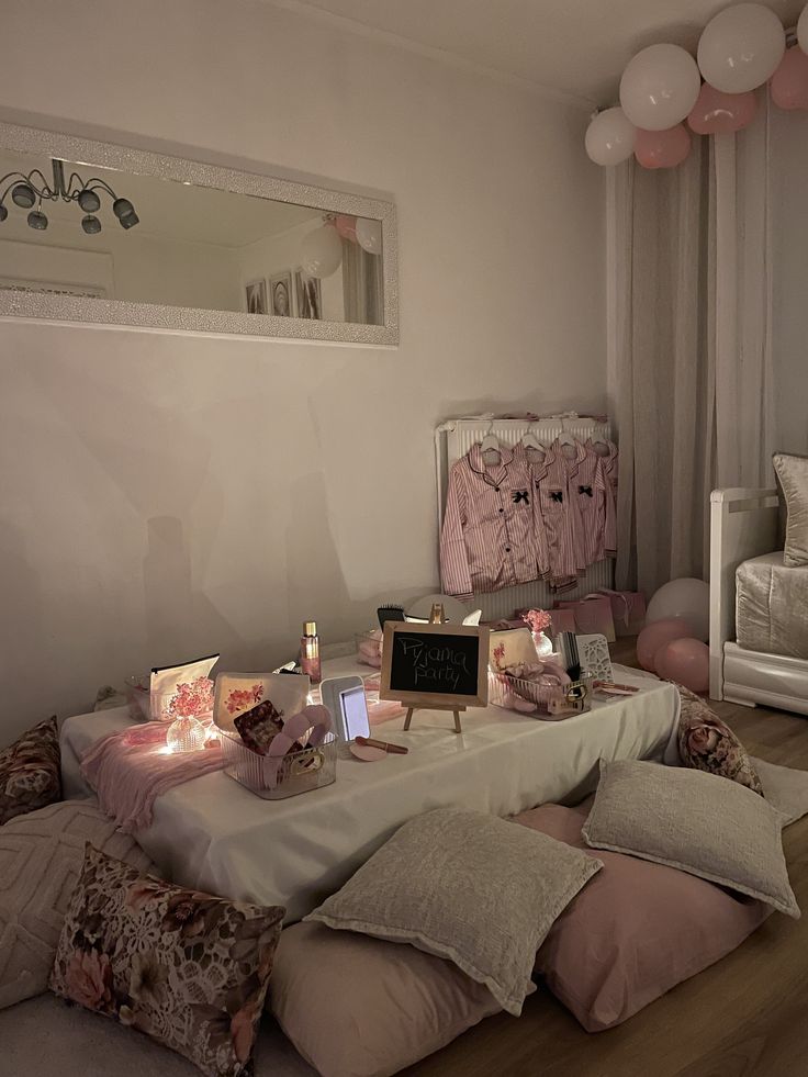 Sleepover Room Decor, Sleepover Ideas Beds, Spa Night Sleepover, Hosting A Sleepover, 16 Birthday Sleepover Ideas, 18th Birthday Sleepover Ideas, Birthday Sleepover Aesthetic, Girly Sleepover Aesthetic, Pj Birthday Party For Adults