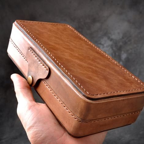 Handmade Leather Mens Box Wallet Wristlet Clutch Wallet Cigarette Box for Men Mens Waist Bag, Leather Belt Pouch, Overview Design, Iphone Leather, Leather Bag Pattern, Leather Craft Projects, Leather Clutch Wallet, Leather Card Wallet, Leather Art