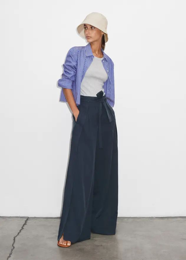 Linen-Blend Wide-Leg Wrap Pant + Belt Navy Eclipse Wide Leg Linen Pants Outfit, Wide Leg Pants Outfit Summer, How To Wear Wide Leg Jeans, Navy Pants Outfit, Wide Leg Trousers Outfit, Navy Linen Pants, Linen Pants Outfit, Wide Leg Pants Outfit, Summer Pants Outfits