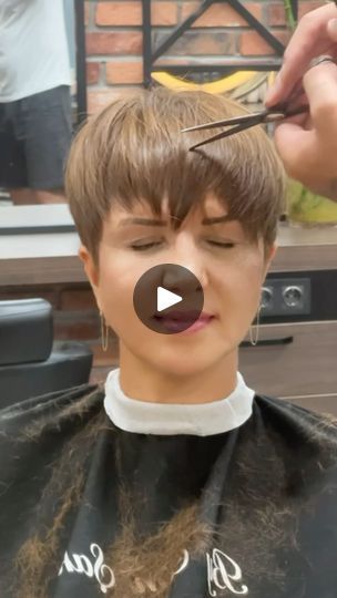 Swept Back Short Hair, Pixie Haircut Front And Back Views, Short Neck Haircut, Short Hair Back View Pixie, Pixie Cut 2024, Pixie Haircut Videos, Styling Short Hair Pixie Tutorials, Stacked Pixie Haircut, Chic Pixie Haircut