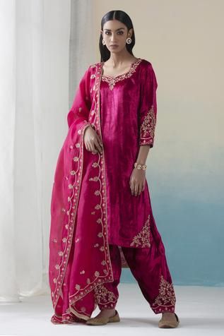 Shop for Weaver Story Maroon Velvet Kurta Salwar Set for Women Online at Aza Fashions Velvet Salwar, Velvet Suit Design, Punjabi Suit Boutique, Velvet Kurta, Embroidered Cuffs, Zardozi Work, Velvet Suit, Embroidered Organza, Velvet Collection