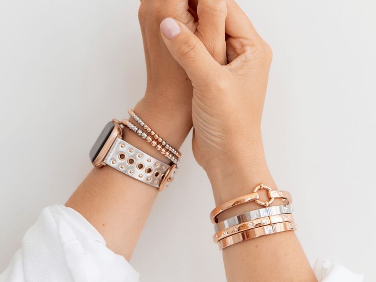 Classic Link Bracelet Gold Apple Watch Band, Rose Gold Apple Watch, Apple Watch Bracelets, Gold Apple Watch, Gold Apple, Classic Bracelets, Apple Watch Bands Leather, Link Earrings, Stacked Jewelry