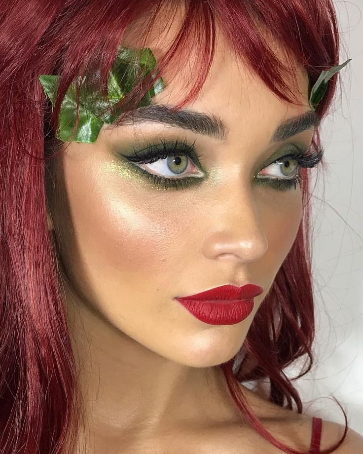 Product deets for my take on #poisonivy for @iamamyjackson this #halloween Skin- @ex1cosmetics foundation @kevynaucoinuk Super Natural… Halloween Maniquin, Poison Ivy Costume Diy, Poison Ivy Makeup, Poison Ivy Halloween Costume, Karneval Diy, Nikki Makeup, Ivy Costume, Poison Ivy Cosplay, Poison Ivy Costumes