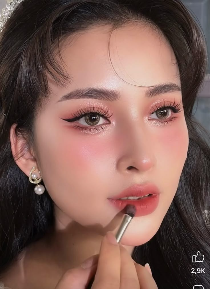 Make Up Special Occasion, Asian Makeup Looks Glam, 1 Ponytail Hairstyles, Thai Makeup Looks Wedding, Chinese Bridal Makeup, Thai Makeup Looks, Chinese Makeup Look, Korean Bridal Makeup, Graduation Makeup Ideas