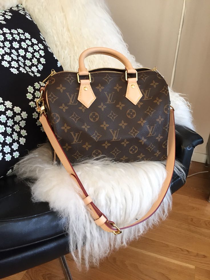 My new darling - Louis Vuitton Speedy 25 Bandouliére Louis Vuitton Purses, New Louis Vuitton Handbags, Louis Vuitton Handbags Neverfull, Sac Louis Vuitton, Sacs Design, Louis Vuitton Speedy 25, Speedy 25, Louis Vuitton Handbag, Louis Vuitton Purse