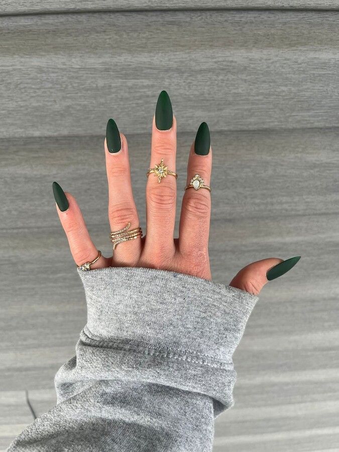 forest green nails, green nails, green nail designs, green nails ideas, nail art, nail designs, nail design Forest Green Nail Designs, Green Matte Nails, Forest Green Nail, Forest Green Nails, Matte Green Nails, Matted Nails, Lime Green Nails, Mint Green Nails, Almond Press On Nails