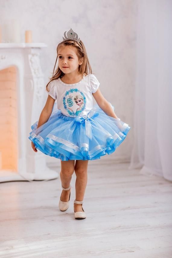 Princess Elsa tutu outfit will create real Frozen party. Every girl's the greatest wish is to look amazing! An adorable personalized outfit with a favorite character is always a good idea! Whenever it is a thematic party, birthday or even pleasure trip with family- be sure you sweetheart will always look awesome!General information- The set includes a tutu skirt, t-shirt, and headband. Also, you can buy each item separately.- I make outfits both for the smallest, toddlers and older girls. If you Outfit Birthday Party, Frozen 3rd Birthday, Frozen Birthday Outfit, Frozen Birthday Shirt, Frozen Birthday Party Decorations, Elsa Tutu, 4de Verjaardag, Elsa Birthday Party, Frozen Bday Party