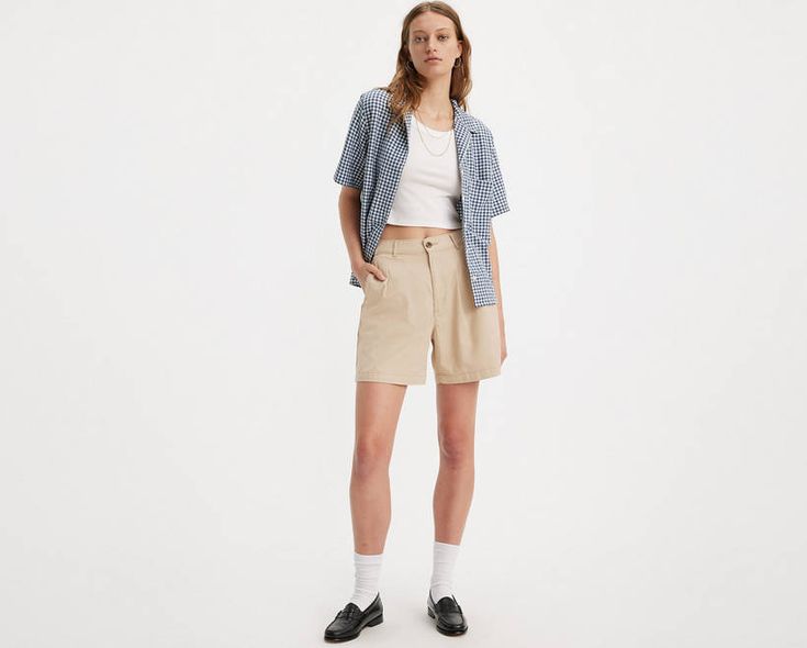 Like your grandpa's shorts, but cuter. We crafted these Pleated Trouser Shorts with a super high rise, an above-the-knee length and classic pleated detailing. Timeless trouser shorts Cut with a high rise and relaxed fit With a timeless pleated design With a hint of stretch We made this garment with TENCEL™ Lyocell, a soft fiber sourced from wood. TENCEL™ is a trademark of Lenzing AG. Trouser Shorts, Short Cuts, Above The Knee, Trousers Women, Levi's, Knee Length, High Rise, Trousers, Relaxed Fit