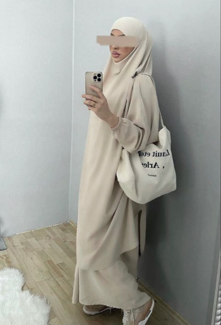 Jilbab Outfit, Beige Abaya, Jilbab Outfits, Hijab Outfit Inspiration, Islamic Modest Fashion, Modest Outfits Muslim, Abaya Outfit, Estilo Hijab, Stile Hijab