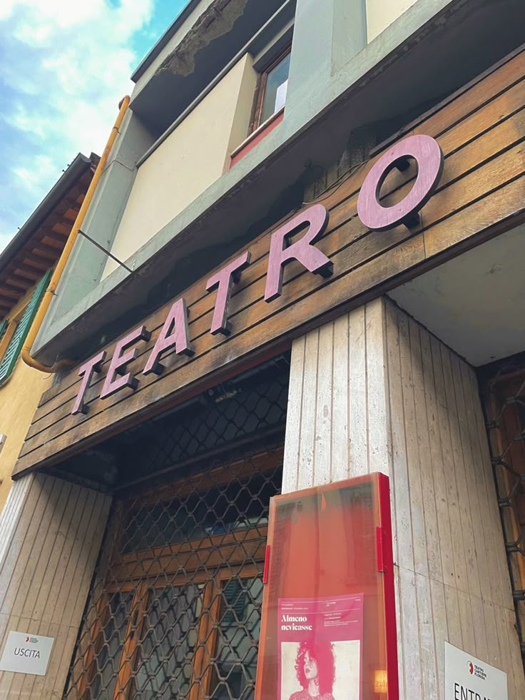 there is a sign that says teatro on the side of this building