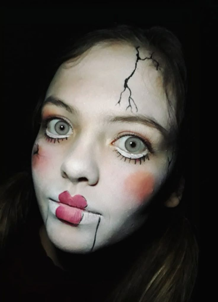 Creepy Dolls Makeup, Halloween Creepy Doll Makeup, Broken Doll Costume Makeup, Scary Doll Makeup For Kids, Halloween Costumes Creepy Doll, Doll Halloween Make Up, Halloween Makeup Doll Scary, Doll Makeup For Halloween, Broken Doll Face Makeup