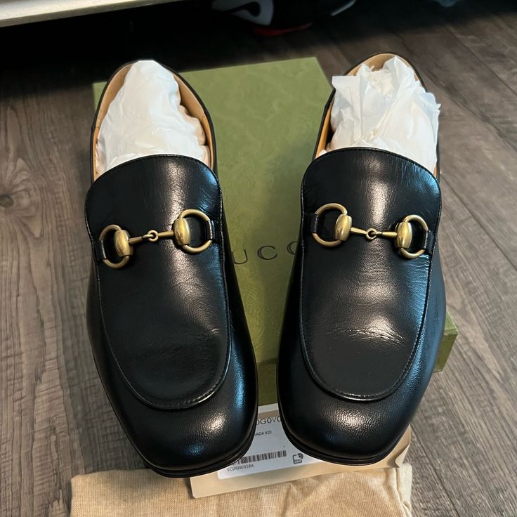 100% Authentic Brand New Never Been Used Includes Original Packaging Size 37 Designer Slip-on Loafers With Horsebit Detail, Gucci Horsebit, Loafer Flats, Flat Shoes Women, Loafers, Slip On, Gucci, Brand New, Women Shoes