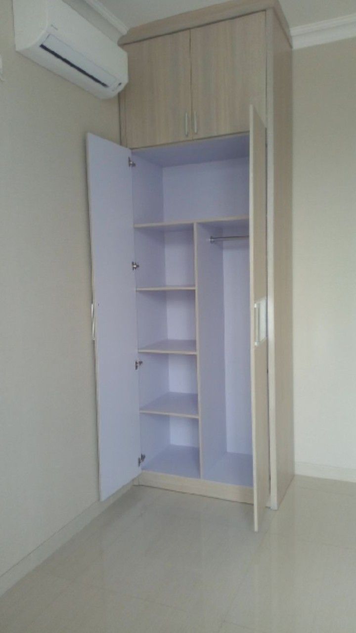 Tiny Closet Built Ins, Wardrobe Interior Layout, Tiny Bedroom Design, Wall Wardrobe Design, Wooden Wardrobe Design, Modern Cupboard, Closet Design Layout, Small Cupboard, Modern Cupboard Design