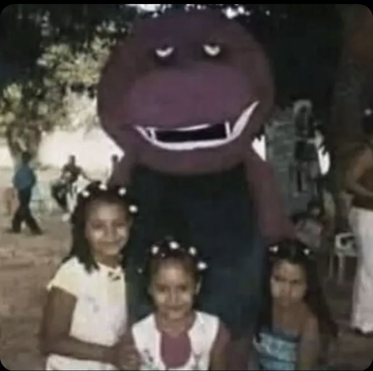 Barney Meme, Funny Black People, Crazy Funny Pictures, Goofy Pictures, Funny Short Clips, Very Funny Pictures, Funny Profile Pictures, Silly Pictures, Funny Reaction Pictures