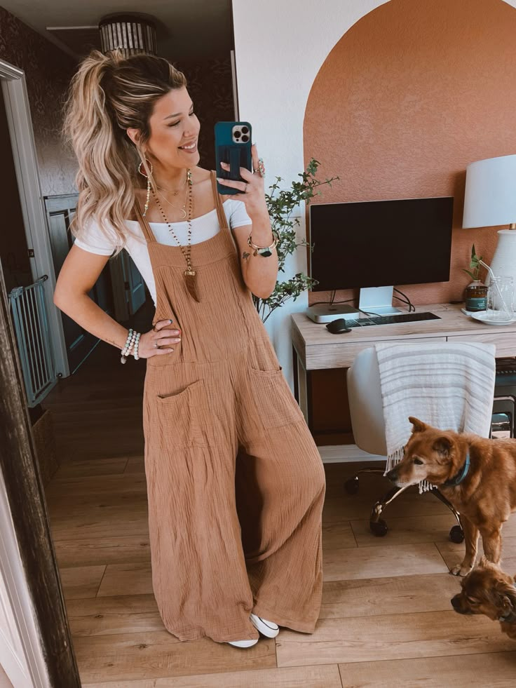 Comfortable Boho Outfit, Casual Boho Chic Outfits, Natural Boho Outfits, Boho Jumper Outfit, Boho Work Clothes, Boho Dungarees Outfit, Summer To Fall Transition Outfits Boho, Cool Boho Outfits, Flowy Outfits Boho