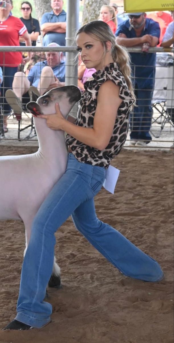 Fair Showing Hairstyles, Livestock Showing Hairstyles, Lamb Show Outfits, Showmanship Hairstyles, Stock Show Outfits Cattle, Showing Outfits Livestock, Livestock Hairstyles, Show Cattle Outfits, 4h Show Outfits