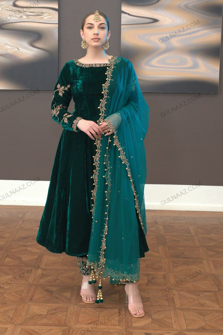 Velvet Suite Design, Walwet Suit Designs, Velvet Suit With Lace Design, Velvate Dress Design Gown, Sikh Wedding Guest Outfit, Bottle Green Dress Outfits, Velvet Salwar Suit Designs, Valvet Suite Design, Bottle Green Velvet Suit