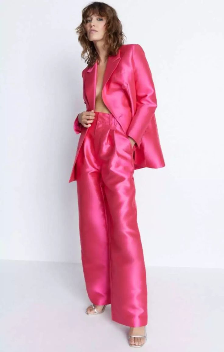 Prom Suit Outfits, Pink Suits Women, Pink Ladies Outfit, Pink Pants Outfit, Satin Suit, Rent Dresses, Pink Trousers, Boyfriend Blazer, Crop Blazer