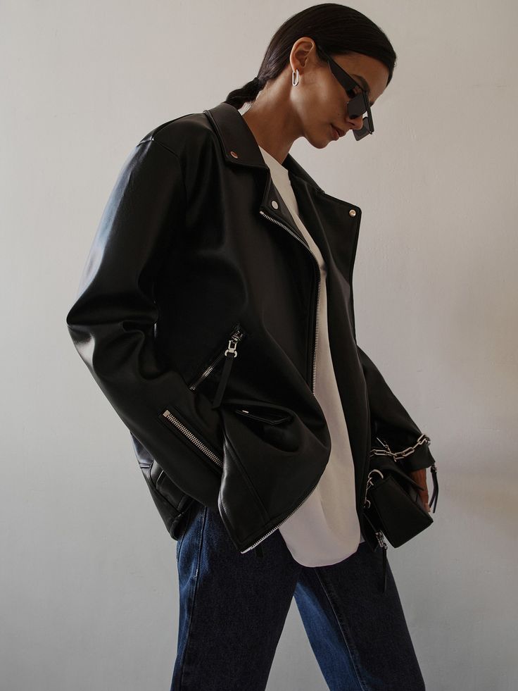 Oversized Biker Jacket Outfit, Biker Jacket Outfit Women, Oversized Biker Jacket, Biker Jacket Outfit, Jacket Outfit Women, Fall Winter Looks, Basic Wardrobe, Leather Outfits, Casual Outerwear