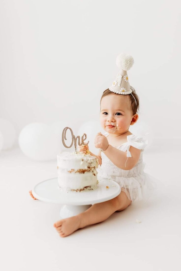 Photoshoot For 1 Year Baby, First Year Birthday Photoshoot, First Birthday Crib Picture, 1 Year Birthday Photoshoot Studio, December 1st Birthday Photoshoot, 1sr Birthday Photoshoot, Neutral 1st Birthday Photoshoot, Studio 1st Birthday Pictures, Diy First Birthday Photoshoot At Home