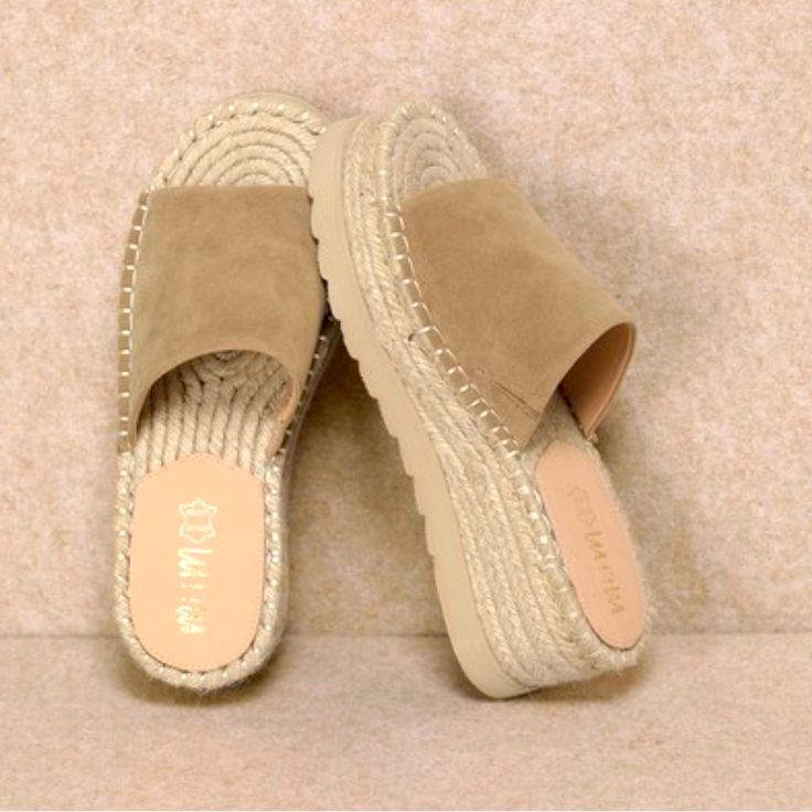 Sizes 6-10 Comfortable Beach Mules With Round Toe, Comfortable Mules With Round Toe For Beach, Vacation Mules With Cushioned Footbed And Round Toe, Comfortable Platform Flip Flops For Summer, Cushioned Round Toe Mules For Vacation, Comfortable Summer Platform Flip Flops, Comfortable Round Toe Mules For Beach, Casual Summer Platform Mules, Comfortable Summer Mules With Round Toe