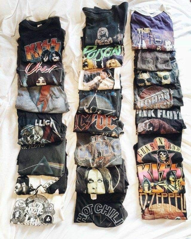 Rock Tshirt Outfit Women, Outfits With Band Tees, Band Shirts Outfits, How To Style Band Tees, Band Tshirt Outfit, Band Shirt Outfits, Topi Vintage, Band Clothes, Band Tee Outfits