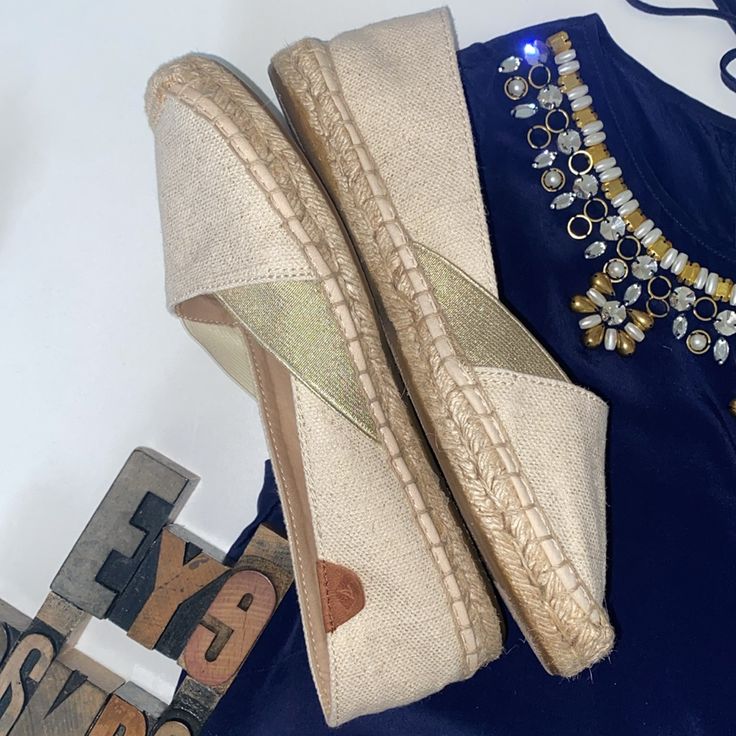 Nwt. Sperry ‘Catama Cape’ Metallic Gold Espadrilles. Great Neutral Shoe That Goes With Everything When You Don’t Want To Wear White & Want To Take It A Step Above Beige! Win, Win! Cream & Gold Canvas Metallic Uppers Gold Elastic On Both Sides Of Shoe Makes Easy To Slip On Yet Secured To Stay On Jute 360 On Lower Sides Capped Jute Toe Padded Fabric Innersoles Non-Skid Rubber Soles. Pet Free/Smoke Free Home Gold Espadrilles, White Espadrilles, Neutral Shoes, Canvas Flats, Canvas Loafers, Black Flats Shoes, Gold Canvas, Slip On Espadrilles, Nike Tennis Dress