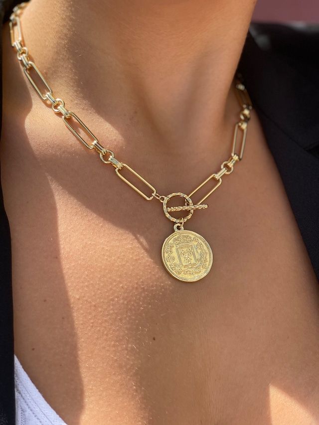 umtboutique - Etsy Canada Toggle Clasp Necklace, Choker Gold, Coin Pendant Necklace, Clasp Necklace, Jewellery Gold, Link Chain Necklace, Pretty Bracelets, Statement Pendant, Solid Gold Jewelry