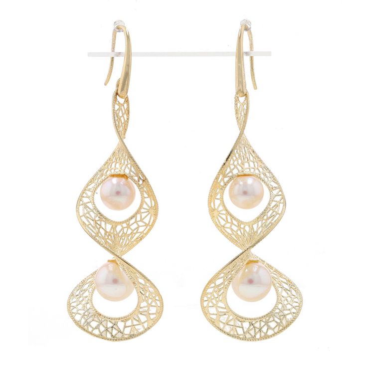 Metal Content: 14k Yellow Gold Stone Information Freshwater Pearls Color: White Size: 6.9mm - 8mm Style: Dangle Fastening Type: Fishhook Closures Theme: Spiral Features: Tapered Silhouette With A Milgrain Filigree Design Measurements Tall: 2 15/32" (62.2mm) Wide: 3/4" (18.9mm) Weight: 7.3 Grams Stamps: 14kt, Ips, Italy Condition: New Without Tags Rr0070 Elegant White Gold Spiral Earrings, Elegant Spiral Jewelry For Formal Occasions, Elegant Swirl Earrings As Gift, Elegant Swirl Earrings For Gift, Elegant Swirl Earrings, Elegant Pearl Earrings With Intricate Design, Elegant Yellow Gold Swirl Jewelry, Elegant Spiral Earrings As Gift, Elegant Swirl Shaped Pierced Earrings