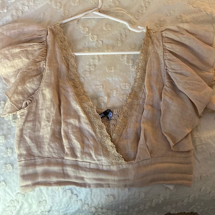 Cute Brown/Cream Zara Top! Beige Feminine Crop Top For Summer, Feminine Beige Crop Top For Spring, Feminine Beige Crop Top For Summer, Beige V-neck Crop Top For The Beach, Beige Cropped Tops For Brunch, Taupe V-neck Summer Tops, Beige V-neck Crop Top For Spring, Zara Beige Summer Crop Top, Beige V-neck Top By Zara