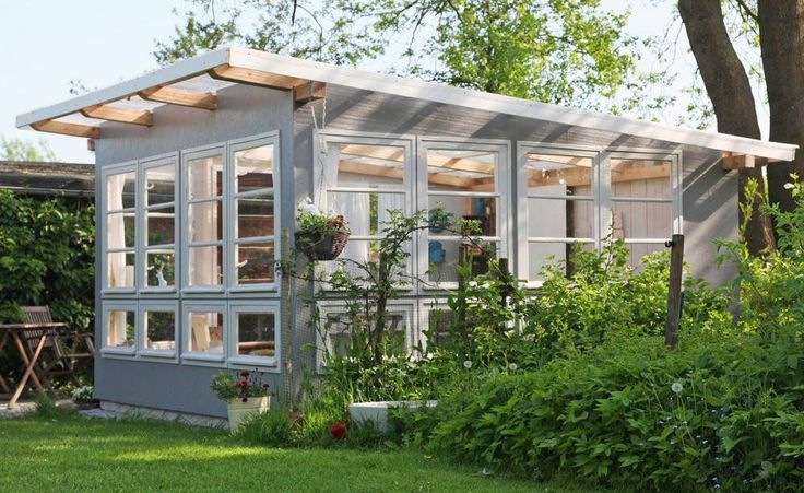 Sie haben keine Lust auf ein Gartenhaus von der StangeWir zeigen Ihnen Schritt für Schrittwie Sie ein Gartenhaus selber bauen können. Garden Shed Diy, Greenhouse Shed, Patio Plants, Shed Homes, Upcycled Home Decor, Balcony Design, Farm Gardens, Greenhouses, Balcony Garden