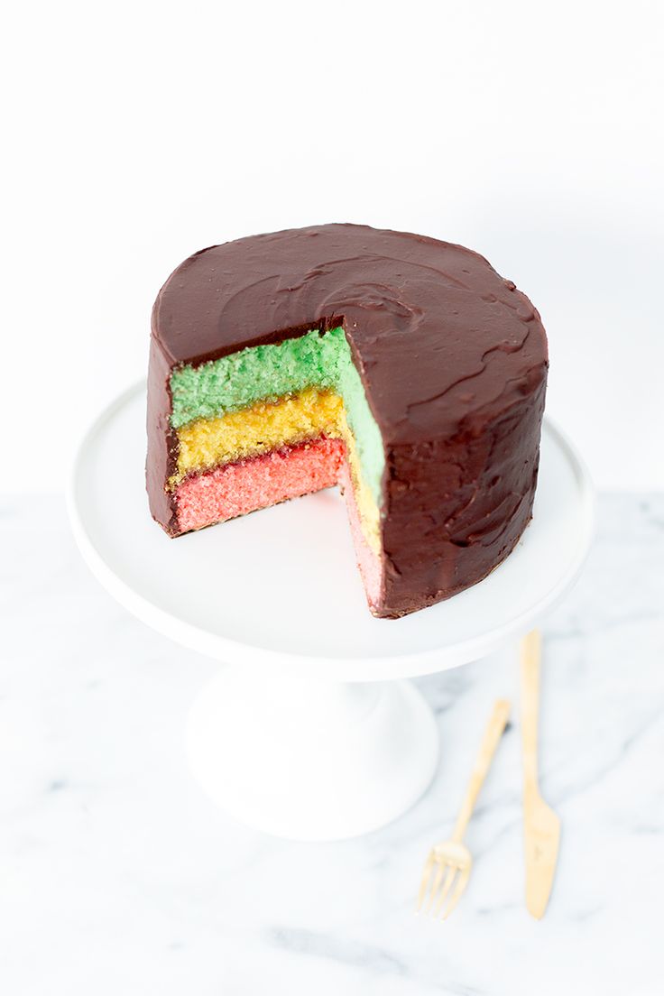 there is a cake that has been cut in half on a plate with a fork next to it