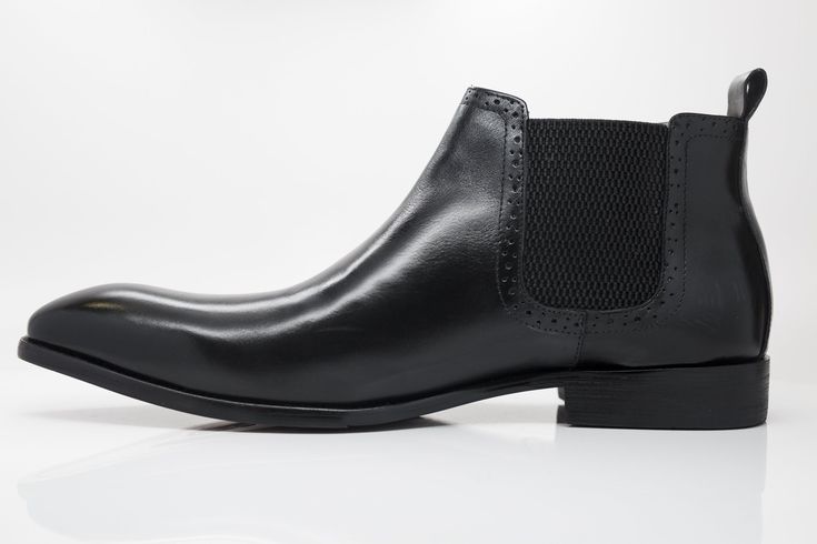 Style: 478-11-Black Stunning Burnished Calfskin slip-on Boot from the Carrucci collection features a Double Gore for a perfect fit and a clean welt! Cordovan Shoes, Mens Fashion Illustration, Shoe Horn, Slip On Boots, Shoe Tree, Horse Hair, Suede Shoes, Shoe Box, New Shoes