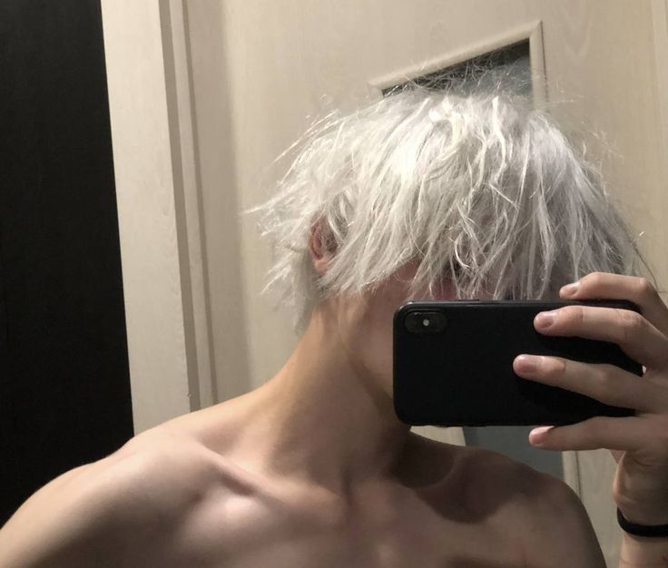 Grey Hair Boy, Guys With White Hair, White Hair Men, Boy With White Hair, Moth To A Flame, Blonde Hair Boy, Men With Blonde Hair, Shall We Date, Aesthetic Boy