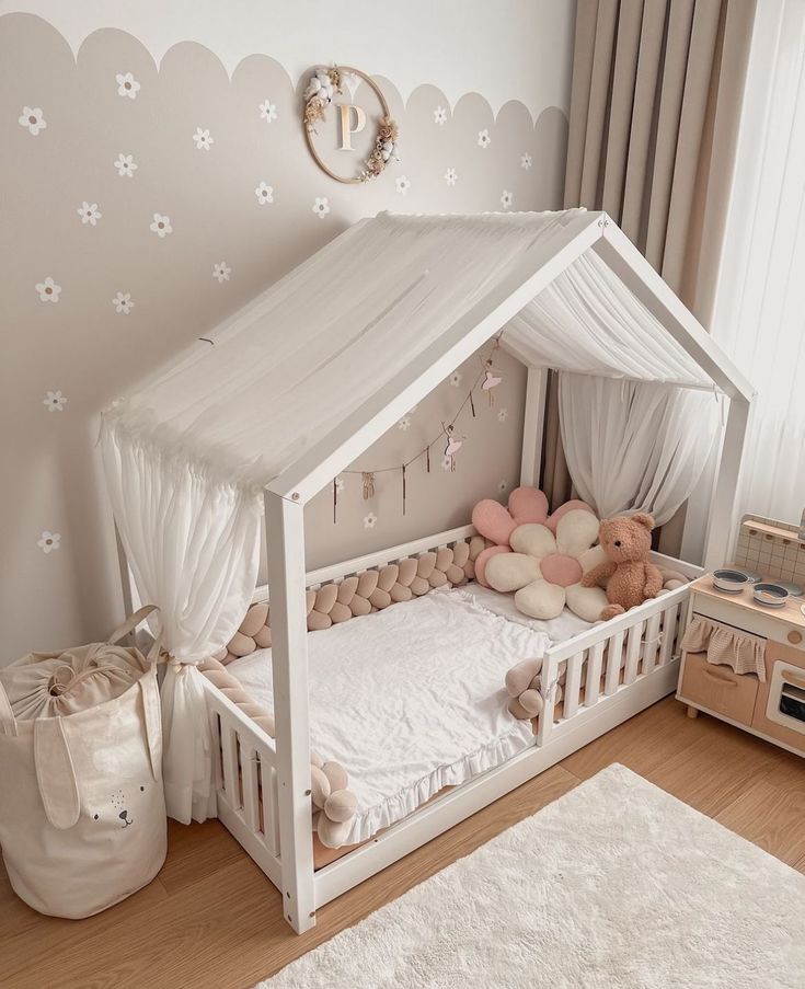 Girl Toddler Bedroom Designs, Baby Girl Montessori Room, Toddler Room Inspo Girl, Toddler Bedroom Girl Ideas, Toddler Room Small Space, One Year Old Room Ideas Girl, Baby Girl Bedroom Designs, Aesthetic Toddler Room, Small Toddler Room Girl