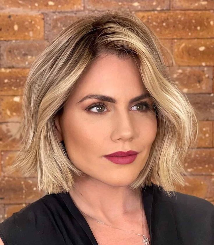 Bob 2022 Trends Brunette, Short Haircut With Front Layers, Best Bob Haircuts 2023, Bobs Square Face, Short Hairstyle Women Burnett, Under Chin Bob, Chin Length Blonde Bob Hairstyles, Short All One Length Bob, Women’s Short Bob Hairstyles