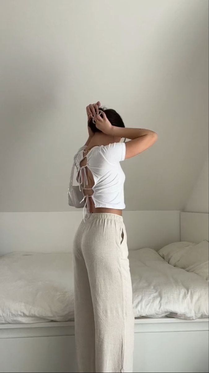 Lunch Cruise Outfit, Cute Summer Outfits Pants, Loose Flowy Pants, Flowy Linen Pants Outfit, Loose Linen Pants Outfit, White Linen Pants Outfit Dressy, Casual Linen Pants Outfit, Vietnam Outfits, Beige Linen Pants Outfit