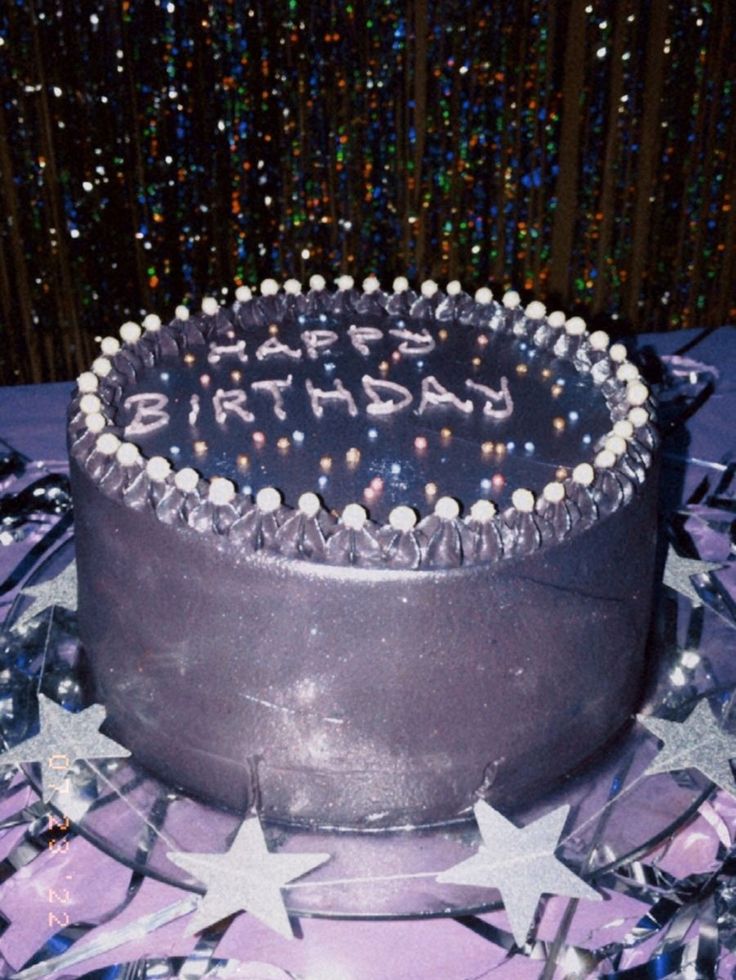 #euphoria #party #bolo Euphoria Birthday Cake Ideas, Euphoria Cake Ideas, Euphoria Cake, Bolo Euphoria, Festa Black, Birthday Candle Photography, Euphoria Party, Cake Purple, Purple Cakes Birthday